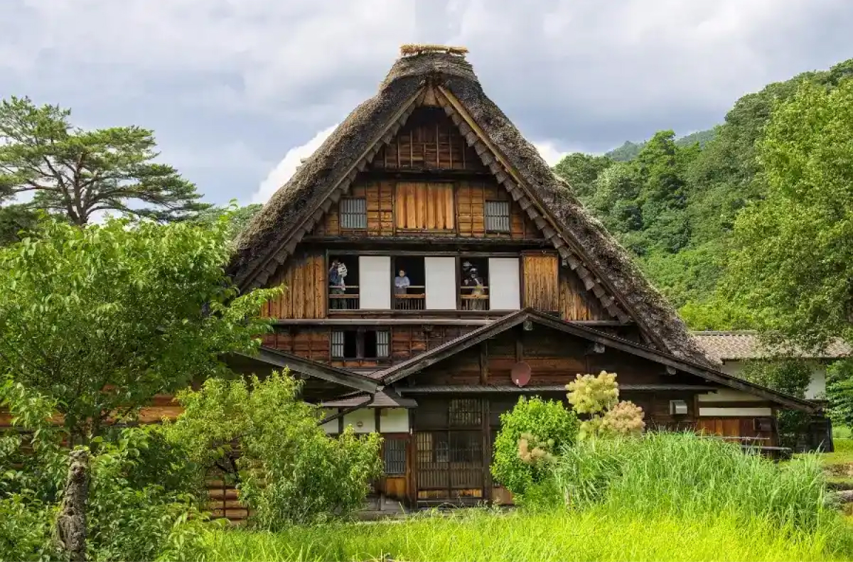 kham-pha-nha-gassho-lang-co-Shirakawa-go